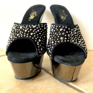 Platform high heels , size 6.